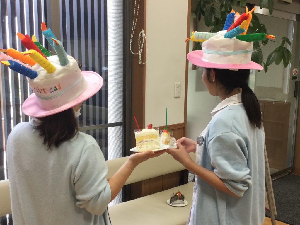 スタッフの誕生日会の様子